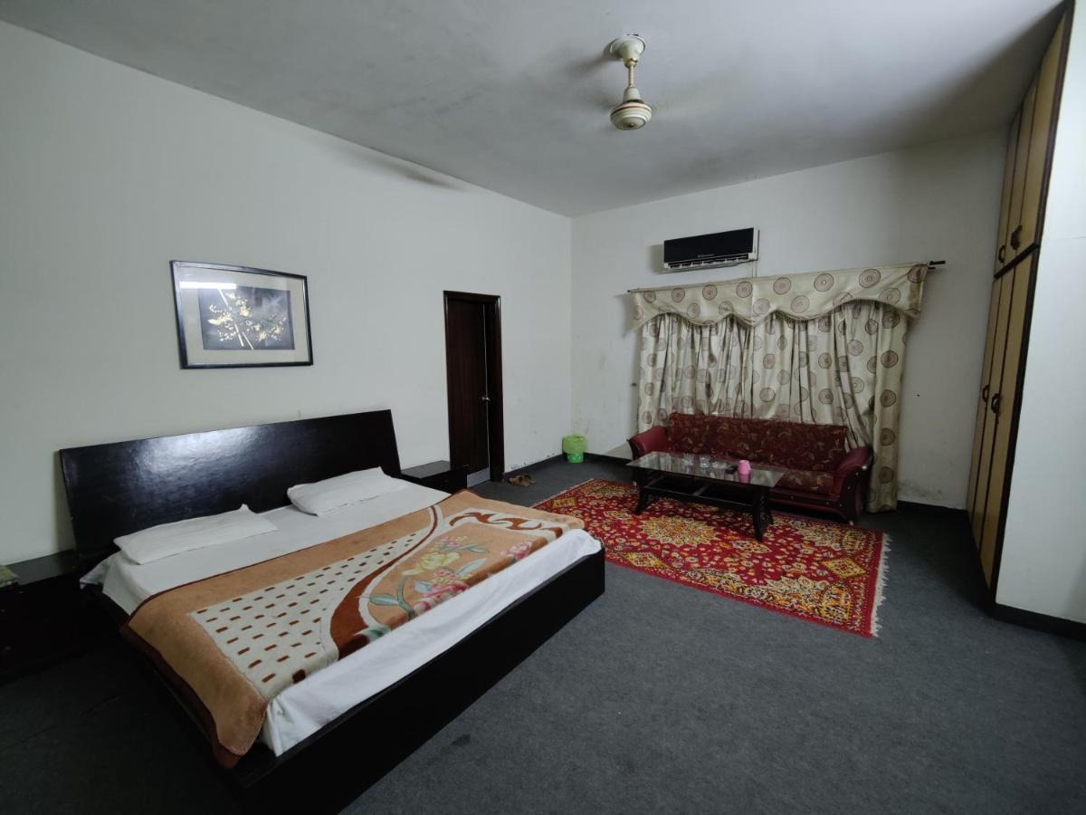 Magnum Hotel Lahore Exterior photo